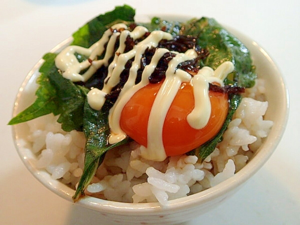 えごまの葉の醬油漬けと昆布佃煮と卵黄のご飯 レシピ 作り方 By ぷ みぃまま 楽天レシピ